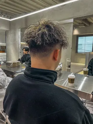 ショート ⚡メンズパーマフ ェードカットTomyのヘアスタイル