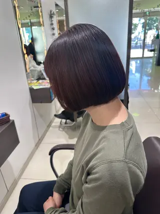 ミディアム レイヤー 艶々カラーのヘアスタイル
