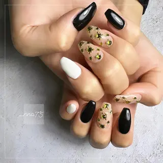 ネイル GRANDE OSU Anna 🧸💛のネイルデザイン