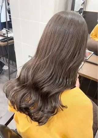 ロング Yuzumi／ カット／パーマのヘアスタイル