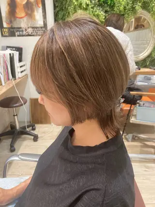 ミディアム あやかショート 白髪ぼかしのヘアスタイル