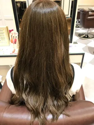 ロング カラー 粟田 めぐみのヘアスタイル