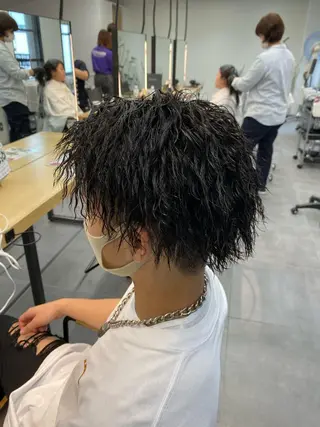 ミディアム パーマ メンズ 鍋島 拓真のヘアスタイル