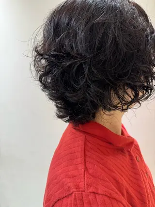 ショート パーマ 岡乃 麻衣のヘアスタイル