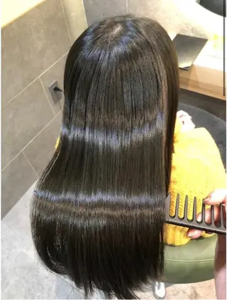 ロング broteなかもず 【髪にドラマを】のヘアスタイル