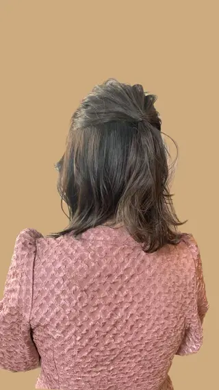 セミロング カラー ヘアアレンジ SAKINO． ベージュカラーのヘアスタイル