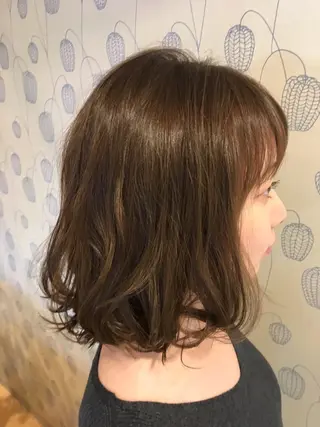 ミディアム 坂井 千穂のヘアスタイル