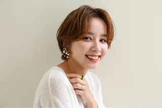 ショート カラー 小顔レイヤー/ ベージュ🤍Rieのヘアスタイル