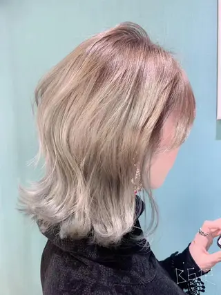 セミロング カラー 薬師寺 優のヘアスタイル