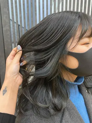 ミディアム ウルフカット/吉村 桃子のヘアスタイル
