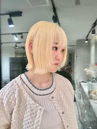 ショート カラー 🤍ハイトーンカラー 緒方 柚衣🤍のヘアスタイル