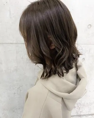 ミディアム 秋月 亜耶のヘアスタイル