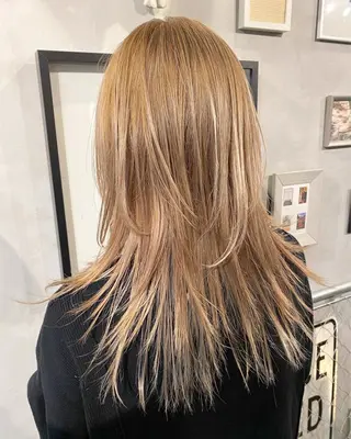 セミロング MIYU💋💖 〈XENA渋谷本店〉のヘアスタイル