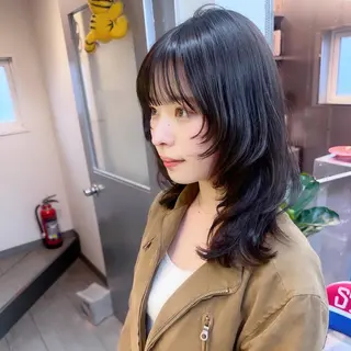 ミディアム カラー 岡野 静華のヘアスタイル