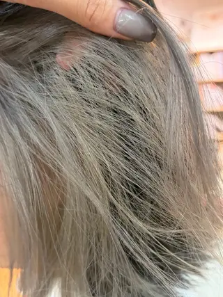 カラー MI KUのヘアスタイル