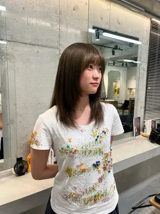 ミディアム カラー Elilume MIYUのヘアスタイル