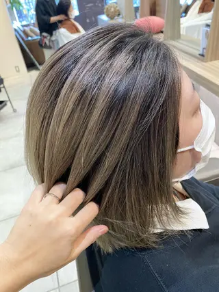ミディアム カラー 川越 輝梨奈のヘアスタイル