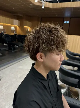 ショート カラー パーマ ヘアアレンジ メンズ スパイキー/フェザー /波巻き/かいとのヘアスタイル