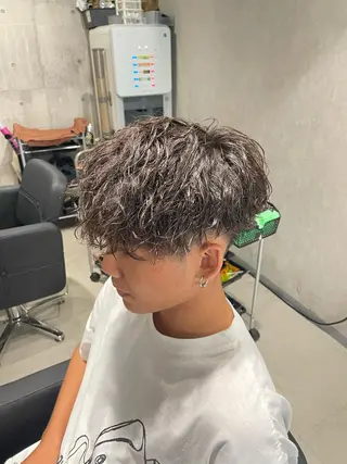 ショート カラー パーマ メンズ _WHITE / KENTOのヘアスタイル