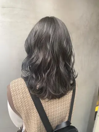 セミロング shiori ﾍﾞｰｼﾞｭｶﾗｰのヘアスタイル