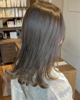 セミロング カラー あべ しおりのヘアスタイル