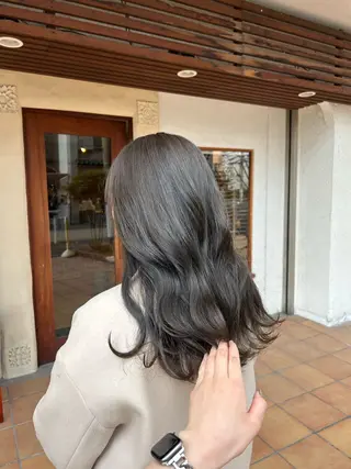 ロング カラー putri 川邉 優花のヘアスタイル