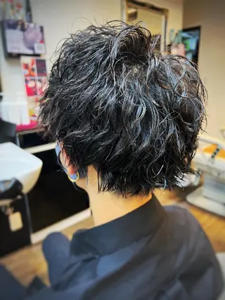 ショート パーマ メンズ 二本木 秀成のヘアスタイル