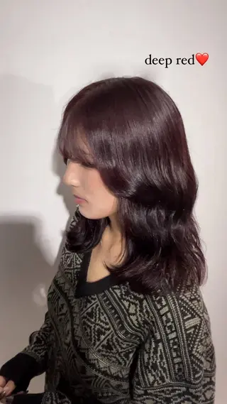 カラー ニトウ レイナのヘアスタイル