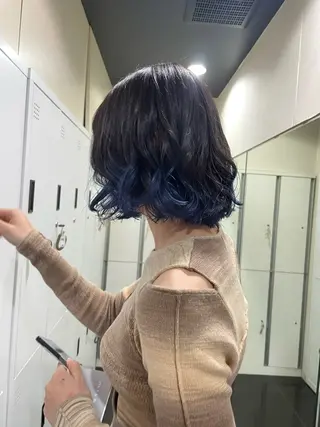 ショート カラー ハイトーン/レイヤー 似合わせ・ユキノのヘアスタイル