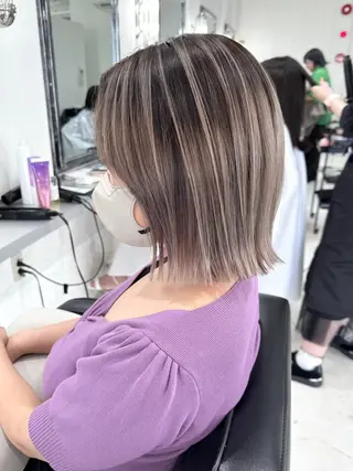 カラー 🩵HOLLY🩵 ブリーチ🩵カレンのヘアスタイル