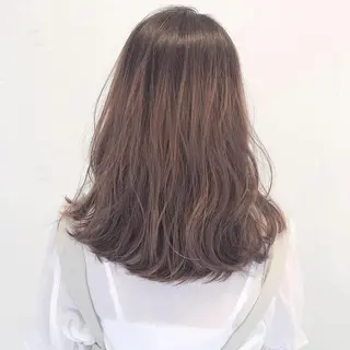 セミロング カラー 伊藤 さやかのヘアスタイル