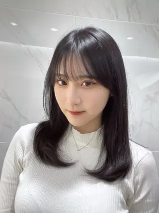 セミロング 中顔面短縮 顔まわり新田大翔のヘアスタイル