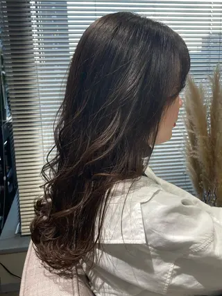 ロング カラー 浅野 順一のヘアスタイル