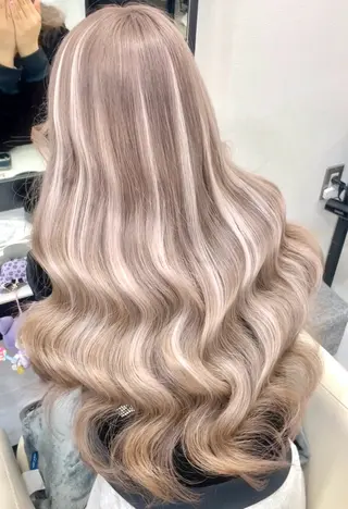 ロング ハイトーン/艶カラー sarina🩷のヘアスタイル