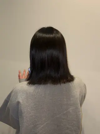 ミディアム 滑川 吏音のヘアスタイル