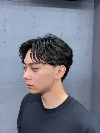 ミディアム パーマ メンズ 宮本 涼太郎のヘアスタイル