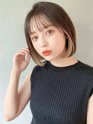 ミディアム レイヤー 艶々カラーのヘアスタイル
