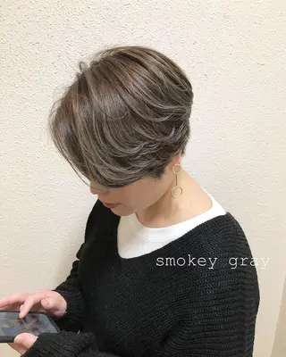 ショート カラー ツキノキ ミナのヘアスタイル
