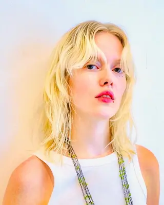 ミディアム カラー 安藤悠里/ハイトーン /デザインカラーのヘアスタイル