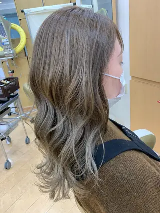 ロング カラー 福原 亜祐美のヘアスタイル
