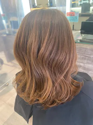 ミディアム カラー 小顔レイヤー/ ベージュ🤍Rieのヘアスタイル