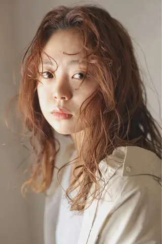 セミロング 森貴裕/ベージュ/ パーマ/オリーブのヘアスタイル