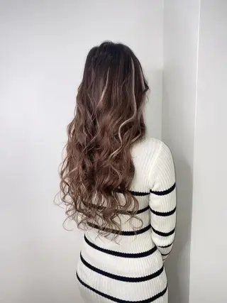 ロング カラー エクステサロン GRIZZのヘアスタイル