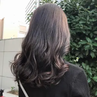 ミディアム カラー 山崎 絵莉香のヘアスタイル