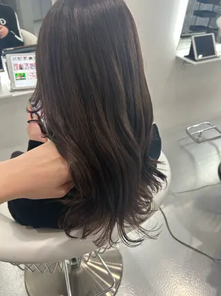 セミロング カラー あやめ🪽 オリーブ/ハイトーンのヘアスタイル
