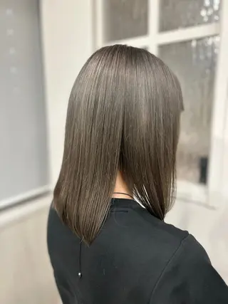 ミディアム カラー ULUA ひまりのヘアスタイル