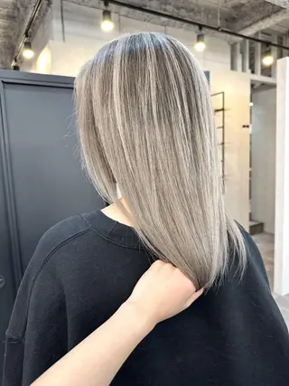 セミロング ヘアアレンジ カラー ハイトーン カラーのヘアスタイル