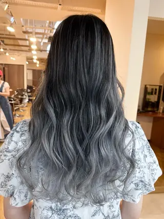 ロング カラー 白髪ぼかし バレイヤージュ志鎌のヘアスタイル