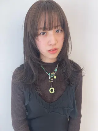 セミロング カラー 💓パーマ，💗 レイヤーカットのヘアスタイル