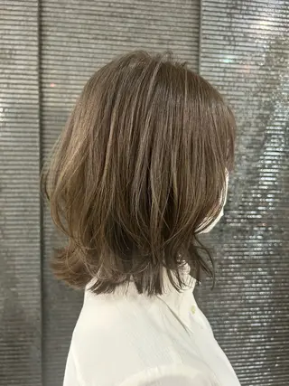 ミディアム カラー 對馬 光梨のヘアスタイル